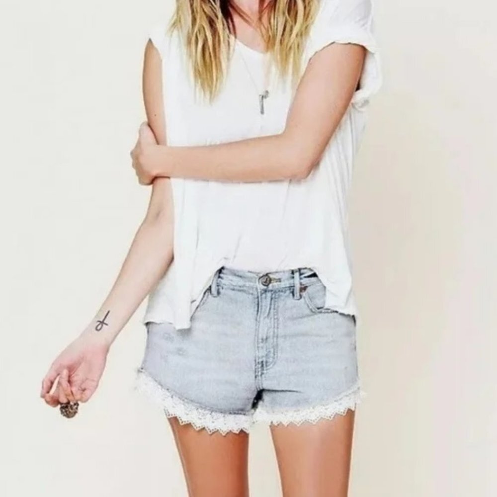Free People Light Wash Crochet Lace Trim Hem Jean Shorts Size 26